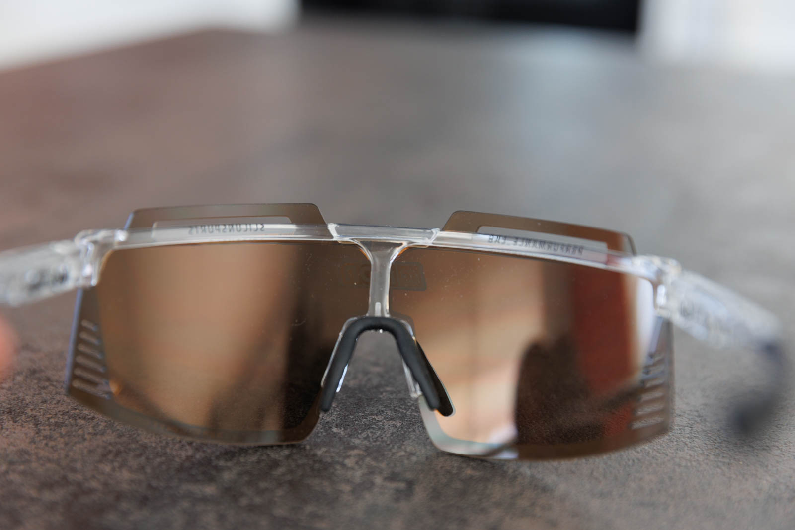 Scicon présente deux paires de lunettes, l'Aerowatt et la Foza